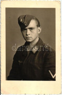 * T2 1944 Military WWII, Soldier Of The Luftwaffe, Photo (non Pc) (gluemark) - Unclassified