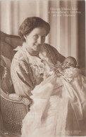 T4 Princess Victoria Louise Of Prussia With His Son (gluemark) - Unclassified