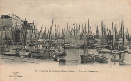 Belle Ile En Mer , Le Palais * RARE CPA ! * Abri Du Marin , Par La Fenêtre , Vue Sur L'avant Port * Bateaux De Pêche - Belle Ile En Mer