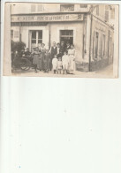 Carte Photo à Identifier Début 1900-Commerce Café Maison Morin- Bière De La Flèche D'Or (groupe Hommes, Femmes Enfants) - Da Identificare