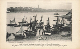 Ste Marine , Bénodet * Abri Du Marin , Par La Fenêtre De La Salle De Lecture Pêcheurs Viennent De Rentrer Bateaux Pêche - Bénodet