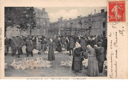 79 . N° 100321 . Thouard . Place Saint Laon . Le Marché - Thouars