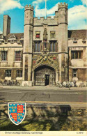 Angleterre - Cambridge - Christ's Collège Gateway - Vélos - Blasons - Cambridgeshire - England - Royaume Uni - UK - Unit - Cambridge