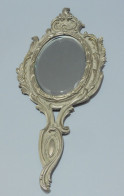 -JOLI ANCIEN MIROIR FACE A MAIN STYLE LOUIS XV ROCAILLE Bronze Argenté    E - Spiegel