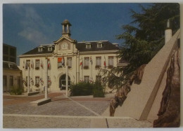 DRANCY (93/Seine Saint Denis) - Hotel De Ville - Place / Drapeau Tricolore Devant La Façade - Drancy