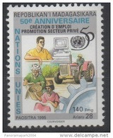 Madagascar Madagaskar 1995 50e Anniversaire Nations Unies United Nations Création D'emploi UNO ONU Mi.1788 140Fr 28Ar - Madagascar (1960-...)