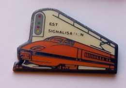 N198 Pin's SNCF TGV Orange Est Signalisation Achat Immédiat - TGV