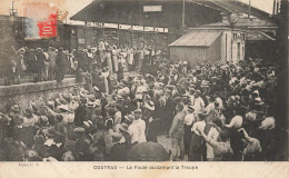 Coutras * La Foule Acclamant La Troupe * Gare Train Ligne Chemin De Fer Gironde * Villageois - Autres & Non Classés