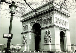 12-4-2024 (1 Z 45) France - L'Arc De Triomphe (b/w) Déserté (peut être Aux Temps Du COVID-19 ?!) - Monuments