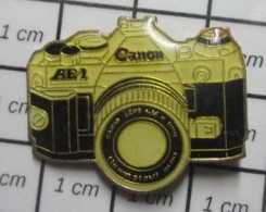 713c Pin's Pins / Beau Et Rare / PHOTOGRAPHIE / APPAREIL PHOTO ARGENTIQUE AE-1 - Fotografia