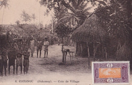 C3- COTONOU - DAHOMEY - COIN  DE VILLAGE - ANIMEE - HABITANTS - ( 2 SCANS ) - Dahome