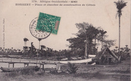 D8- AFRIQUE OCCIDENTALE - GUINEE - KONAKRY - PLACE ET CHANTIER DE CONSTRUCTION DE COTRES - EN 1908  - Guinée Française