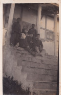 D14- SYRIE - CARTE PHOTO - SOUVENIR  DE  L '  INFIRMERIE - UN GROUPE DE MILITAIRES - ( 3 SCANS ) - Syrien