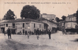 82) MONTAIGU DU QUERCY -  ENTREE DE LA VILLE  - ANIMEE - CAFE - HOTEL DU MIDI - CASTAGNE - DESVALS - HABITANTS - 2 SCANS - Montaigu De Quercy