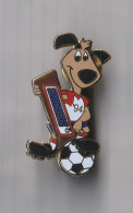 PIN'S  THEME SPORT  FOOTBALL   SNICKERS COUPE DU MONDE USA 1994 - Fútbol