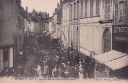 E14-62) HESDIN - RUE DES NOBLES ET MARCHE AU BEURRE - ANIMEE  - HABITANS -  ( 2 SCANS )   - Hesdin