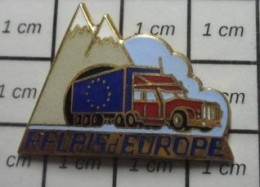 920 Pin's Pins / Beau Et Rare / TRANSPORTS / CAMION ROUTIER SORTANT D'UN TUNNEL MONTAGNE RELAIS D'EUROPE - Trasporti