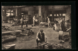 AK Fabrikarbeiter In Einer Eisengiesserei  - Industrie