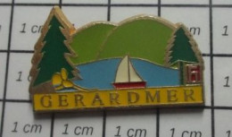 713c Pin's Pins / Beau Et Rare / VILLES / GERARDMER LAC BATEAU VOILIER SAPINS - Cities