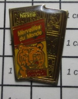 710A Pin's Pins / Beau Et Rare / ALIMENTATION / CHOCOLAT NESTLE MERVEILLES DU MONDE TIGRE - Levensmiddelen