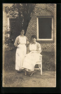 Foto-AK Zwei Krankenschwestern Im Garten, Medizin  - Salute