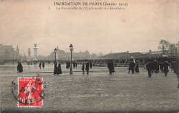 FRANCE - Paris - Inondation De Paris - Janvier 1910 - La Passerelle De L'esplanade Des Invalides- Carte Postale Ancienne - Inondations De 1910