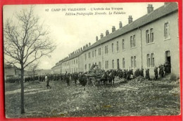 VALDAHON - LE CAMP - L'ARRIVÉE DES TROUPES - CPA TRÈS ANIMÉE (180)_CP78 - Maniobras