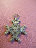 Insigne Ancien / Education/ Petite Croix " Au Mérite"/ Vers 1930-1950       INS233 - Altri & Non Classificati