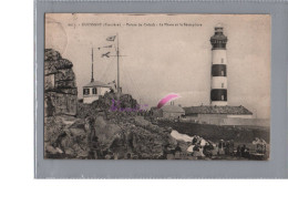 CPA - OUESSANT 29  -La Pointe Du Creach Le Phare Et Le Semaphore Très Animé Sur La Plage Enfant Femme 1920 - Ouessant