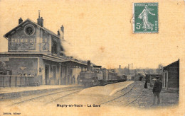 MAGNY-en-VEXIN (Val-d'Oise) - La Gare Avec Train - Voyagé (2 Scans) Gavie, 10 Rue Neuve à Versailles - Magny En Vexin
