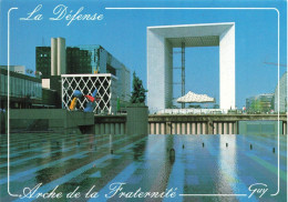 FRANCE - Paris - La Défense - Arche De La Fraternité - Jets D'eaux Et Signaux Lumineux De Takis - Carte Postale - Autres & Non Classés