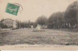 LA COTE-SAINT-ANDRE : Place Berlioz. - La Côte-Saint-André