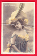 Artiste-98PH24 Mlle Lucette D'HORVILLY, Grand Chapeau Avec Plumes, Cpa - Cabarets