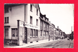 F-61-Le Merlerault-01A102  Hôtel Sainte Barbe Et La Grande Rue - Le Merlerault