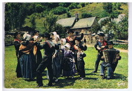 FOLKLORE-HAUTE-AUVERGNE -La Bourrée à ALBEPIERRE-(Cantal)Groupe " La Bourrée De Murat " - Artaud - Gaby N° 55 - Dances