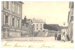 CPA 89 - SERGINES (Yonne) - Perspective De La Place - Statue De Blaise Rigault - Dos Non Divisé - Animée - Sergines