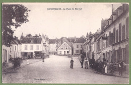 CPA Vue Rare - SEINE ET MARNE - DONNEMARIE - LAPLACE DU MARCHÉ -  Animation, Commerces - Donnemarie Dontilly