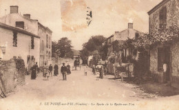 Le Poiré Sur Vie * La Route De La Roche Sur Yon * Enfants Villageois - Poiré-sur-Vie