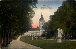 Neustrelitz - Kastanien Alle Mit Schloss - Neustrelitz