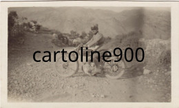 Moto Foto Antico Motorino Primi 900 Guidato Da Militare ( Foto Cm.11,30 X Cm.6.30/v.retro) - Motos