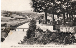 - 64 - COMBO-LES-BAINS. - Les Terrasses Et Le Pont Sur La Nive - - Cambo-les-Bains