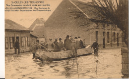 ST GILLIS BIJ DENDERMONDE  DEN KONING EN DE KONINGIN BEZOEKEN DE GETEISTERDEN DER OVERSTROOMINGEN      2 SCANS - Dendermonde