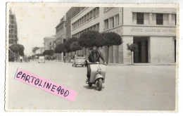 Vespa Lambretta Anni 50 Con Guidatore Veduta Lambretta Topolino Decappotabile 50 Foto Ferrania (formato/piccolo/v.retro) - Motorbikes