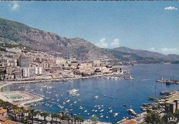 AK 212540 MONACO - Vue Sur Le Port, La Piscine Et Monte-Carlo - Monte-Carlo