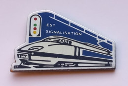 N288 Pin's SNCF TGV Argenté Et Bleu Est Signalisation Achat Immédiat - TGV