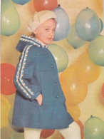 Soviet Fashion Card With The Pattern On The Backside - Little Girl With Hat In A Blue Coat - Printed 1979 - Ca. 18x14 Cm - Zonder Classificatie