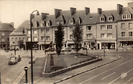 50 , Cpsm  ST HILAIRE Du HARCOUET , 1571 , La Place Et La Rue Du Bassin (13697) - Saint Hilaire Du Harcouet