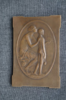 Superbe Ancienne Scupture Sur Bronze Signé A. Carlens,les Orphelins De La Guerre 14-18, 65 Mm./45 Mm. - Brons