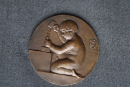 RARE,ancien Bronze 75 Iem Anniversaire Pour La Firme Fisch,Bruxelles 1853-1928 Signé Witterwuighe,diam.80 Mm. - Brons
