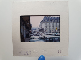 Photo Diapo Diapositive Slide 69 LYON Le 08/02/1973 Voitures Renault 4L R16L VOIR ZOOM - Diapositives